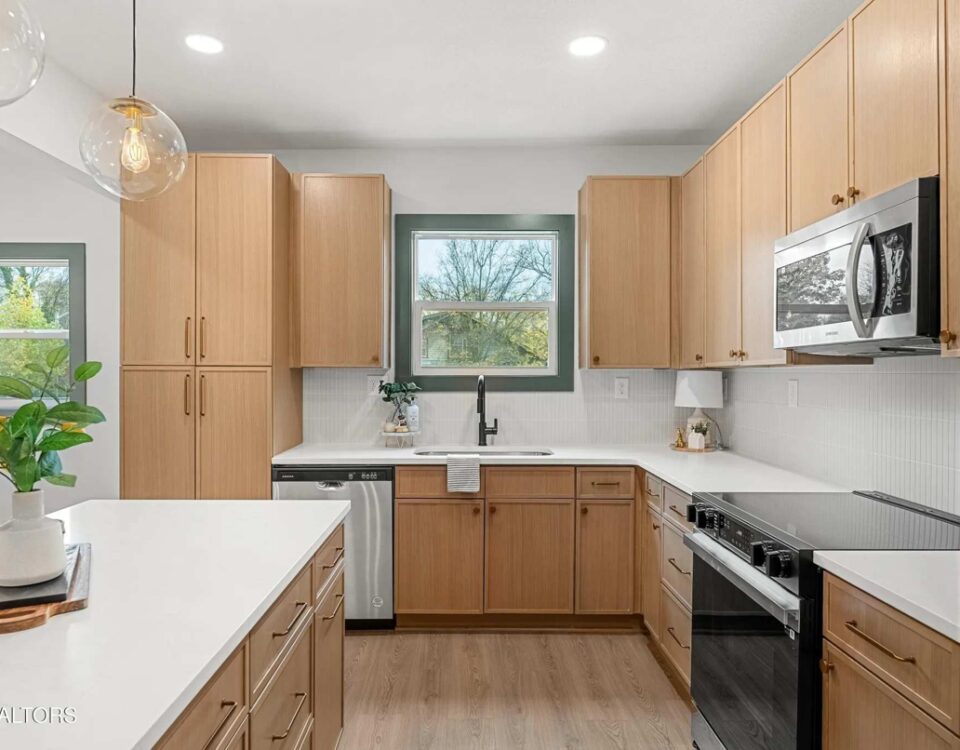 Slim Shaker Amber Oak